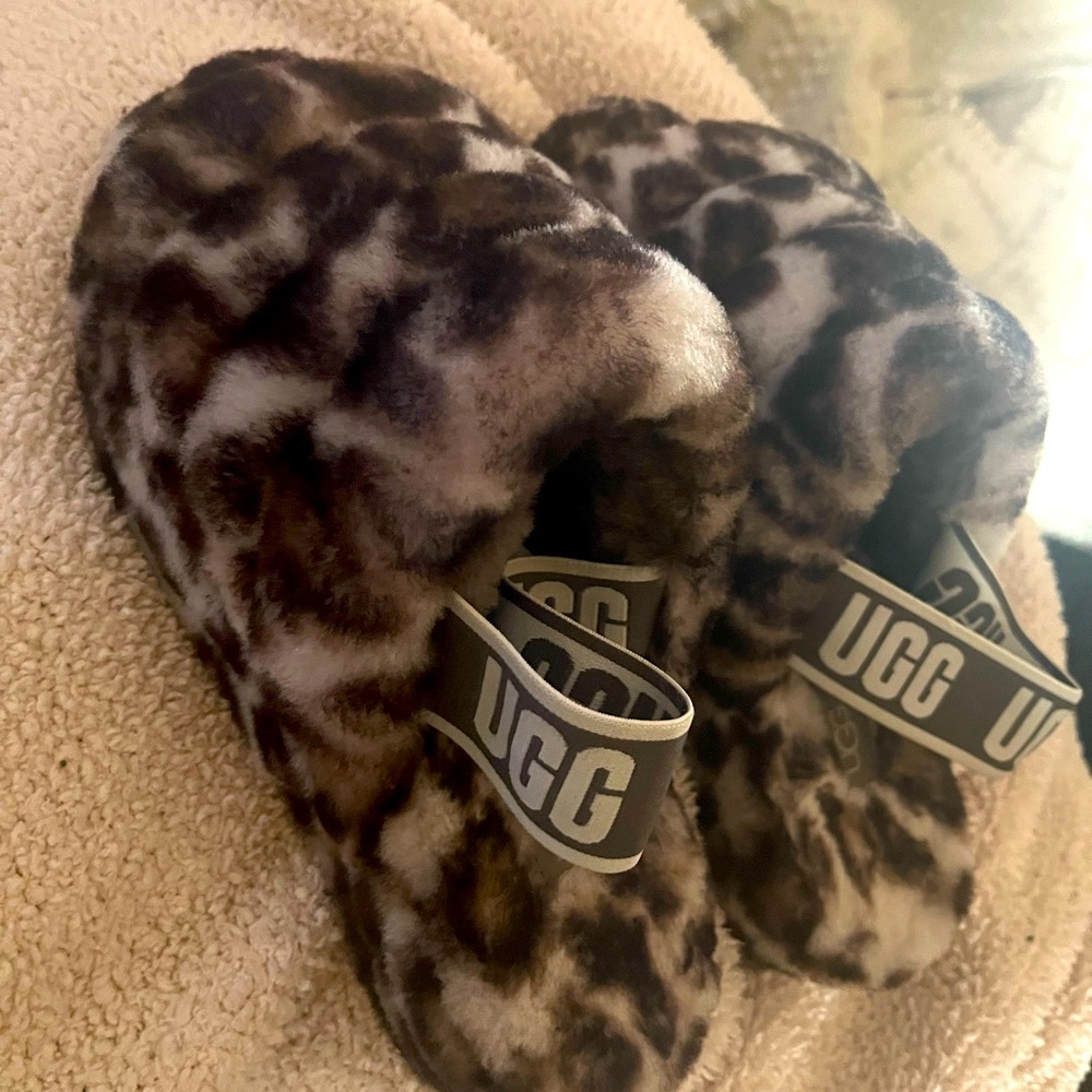 UGG leopard slippers sz 6